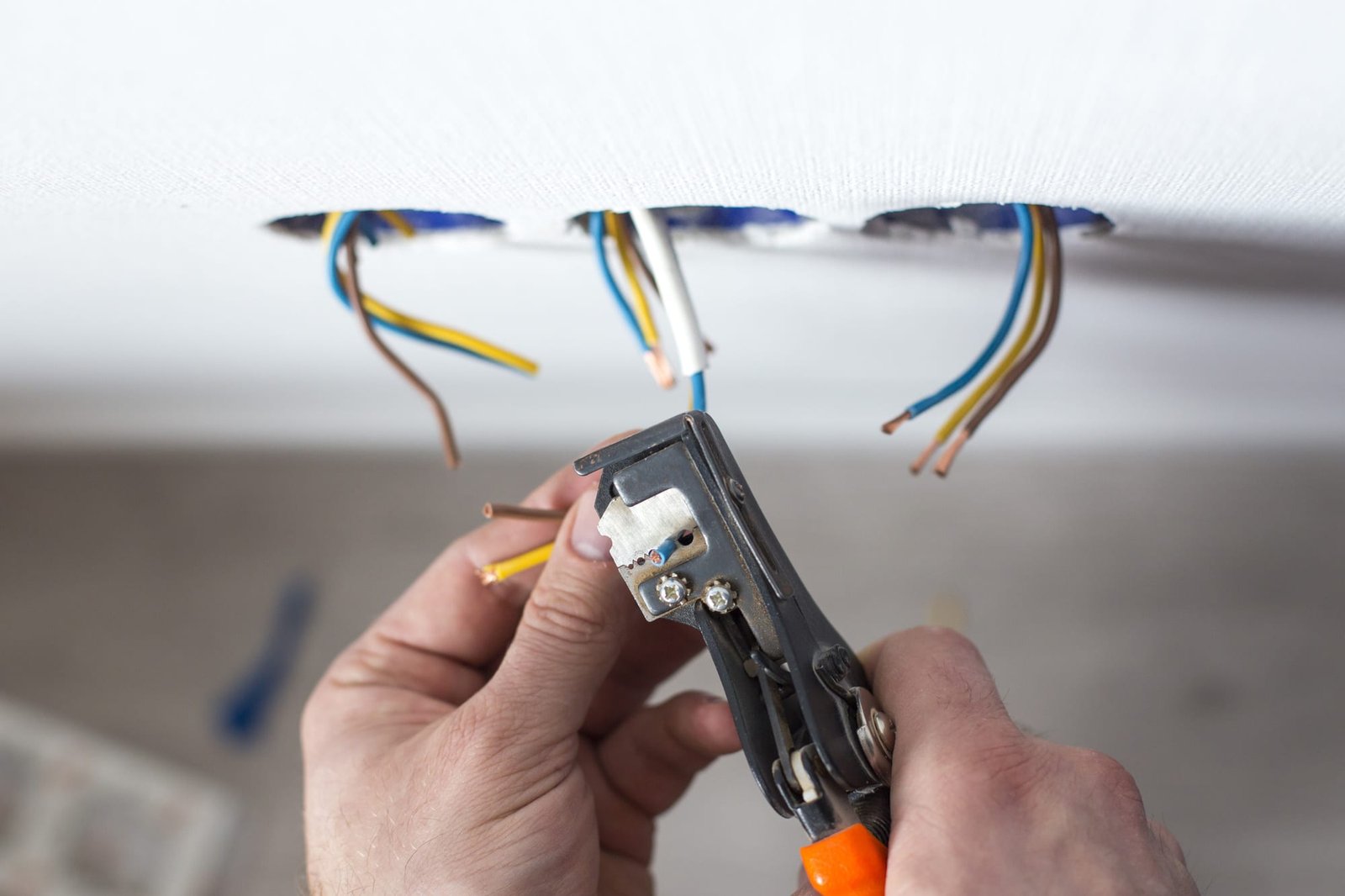 signs-that-you-need-electrical-repair